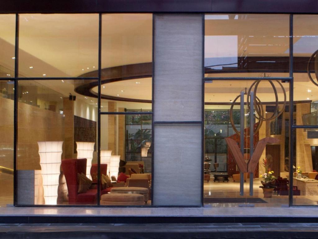 5 Khách Sạn Seminyak, Bali: So Sánh Nhanh Vị Trí & Tiện Ích
